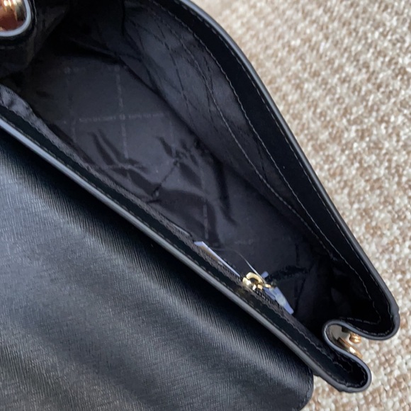 Michael Kors Bridgette MD TH Messenger Black - Picture 8 of 16